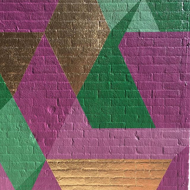 Looking shiny @spacenk #mural #isometric #geometricart #muralonmott #thebeautywishlist #streetart