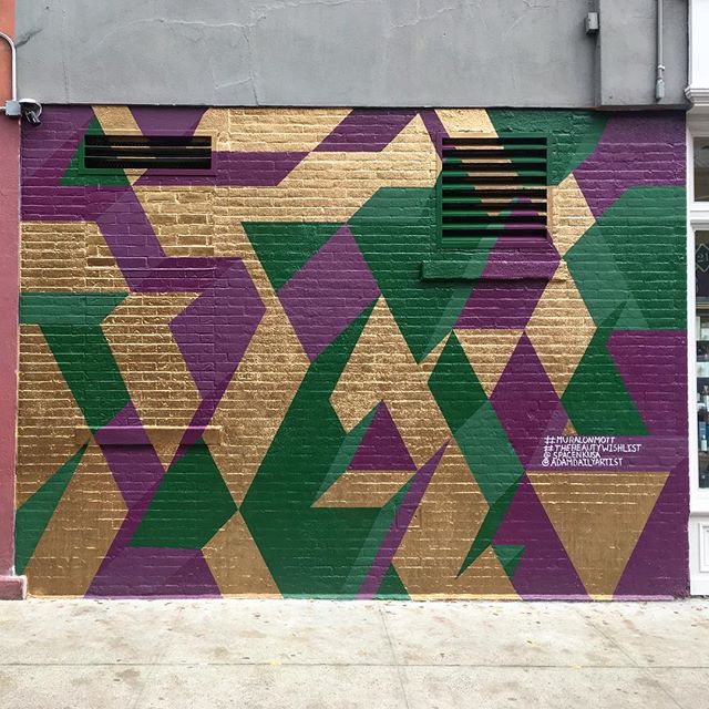 Finished NYC mural for @spacenkusa. This was a great project. #muralonmott #thebeautywishlist #mural #isometric #gold #spacenkusa #streetart #geometricart #adamdailyartist #soho  #NYC