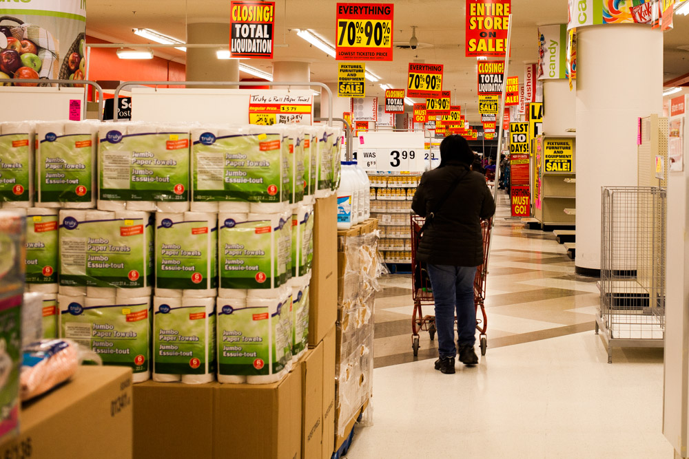  Shoppers wander the aisles of Winnipeg's Downtown Zellers in search of bargains. 