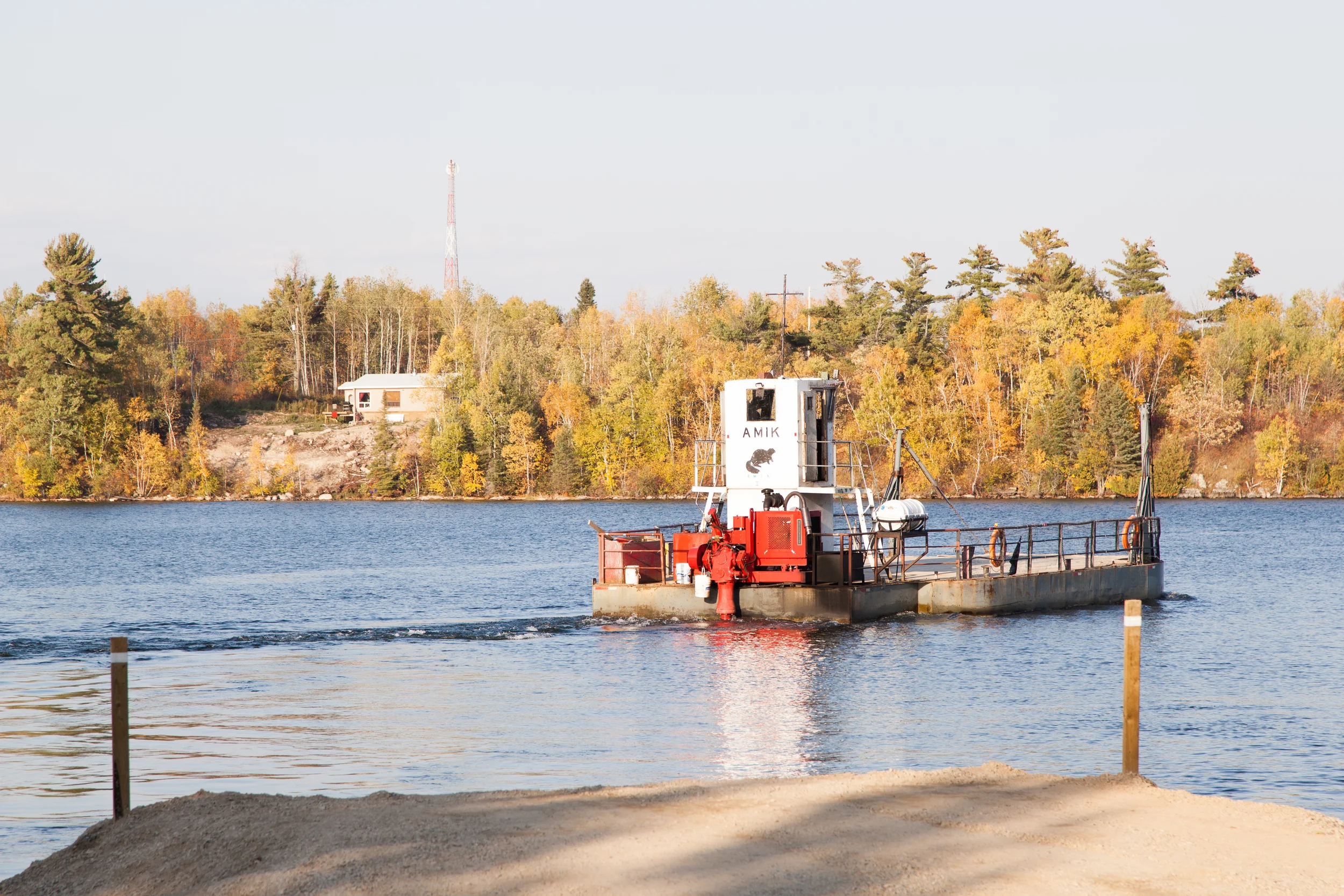 The Amik departs Shoal Lake #40 First Nation after dropping us off.