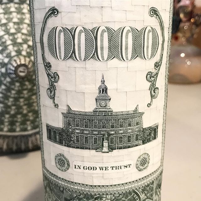 ✖ Wine label made entirely of 💵 ✖