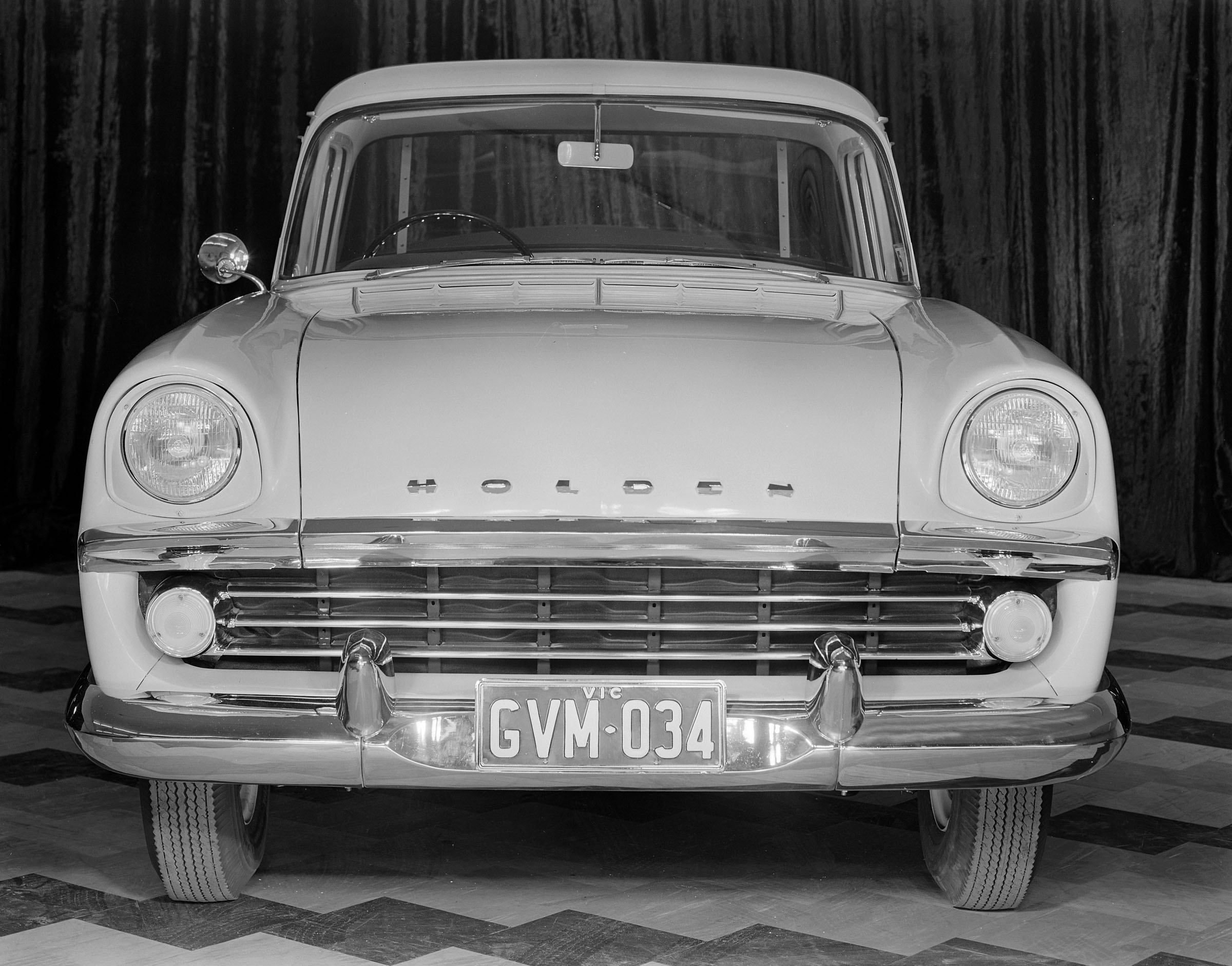05-HistoricUteFB-227-01.jpg