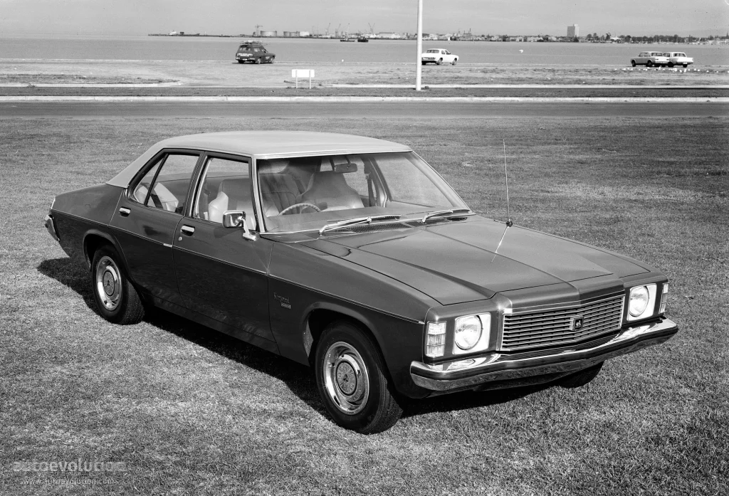 15-hj-holden-01.jpg
