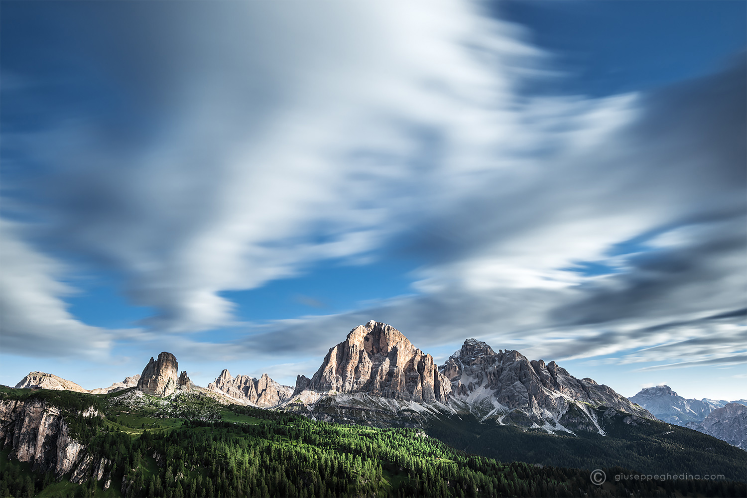 La Tofana di Rozes in una fredda e ventosa mattina d'agosto.