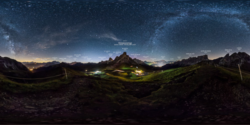 L'immagine equirettangolare (360°x180°) dopo l'elaborazione e l'inserimento della grafica