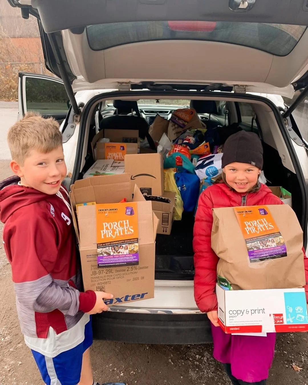 Kawartha Food Share’s Porch Pirates for Good food drive returns Saturday, October 24th, and residents can take part by leaving a bag of non-perishable food on their front porch for volunteers to collect starting at 9am.