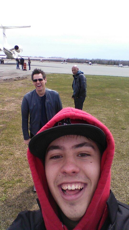 Zach Premate's epic selfie with Jim Carrey. Picture via @ZachPremate