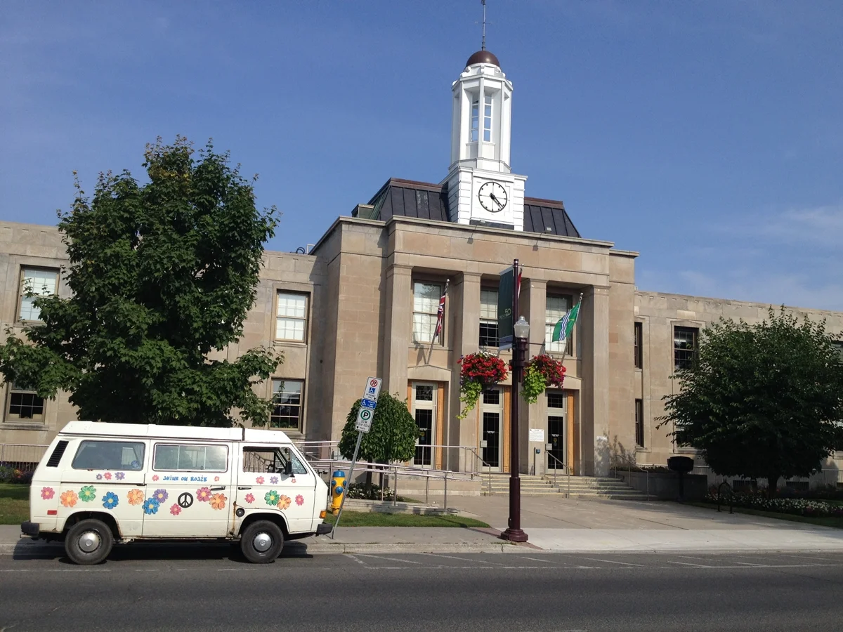The Patchbus takes City Hall