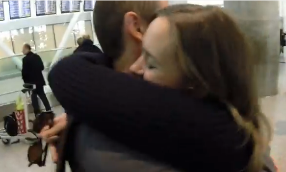 Lisa and Dave reunite at airport