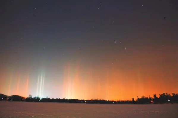 Look At These Epic Light Pillars Over Little Lake 