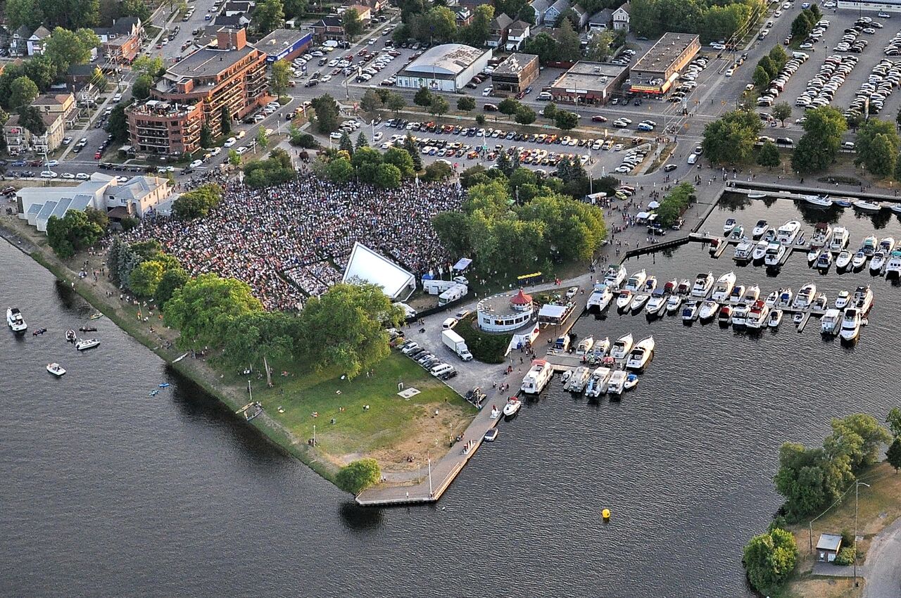 Serena Ryder concert aerial