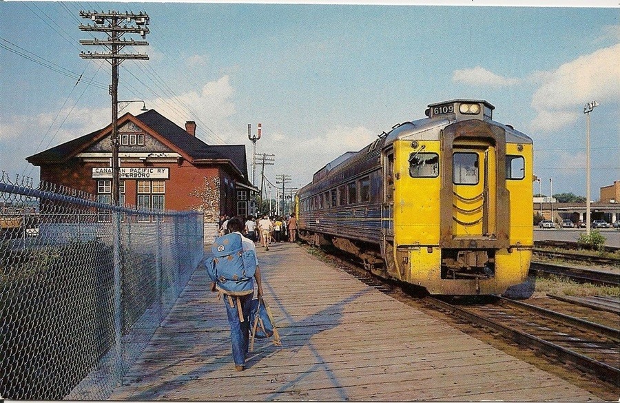 Via+rail+train+in+1981.jpg
