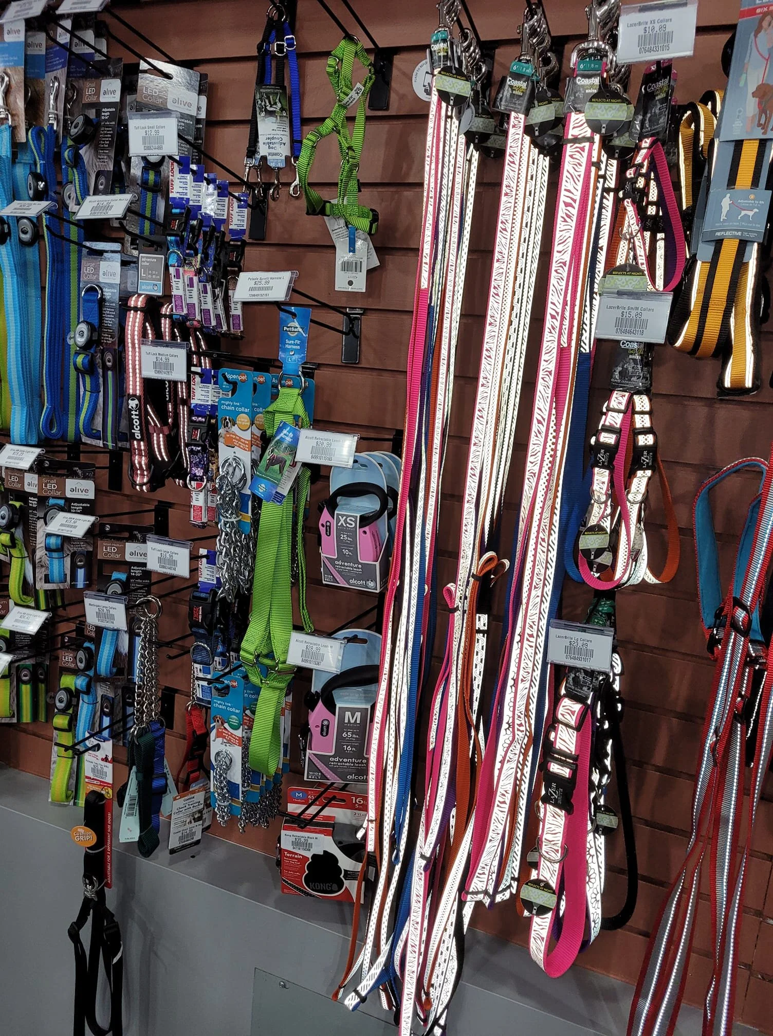 peppers pet food interior.jpg