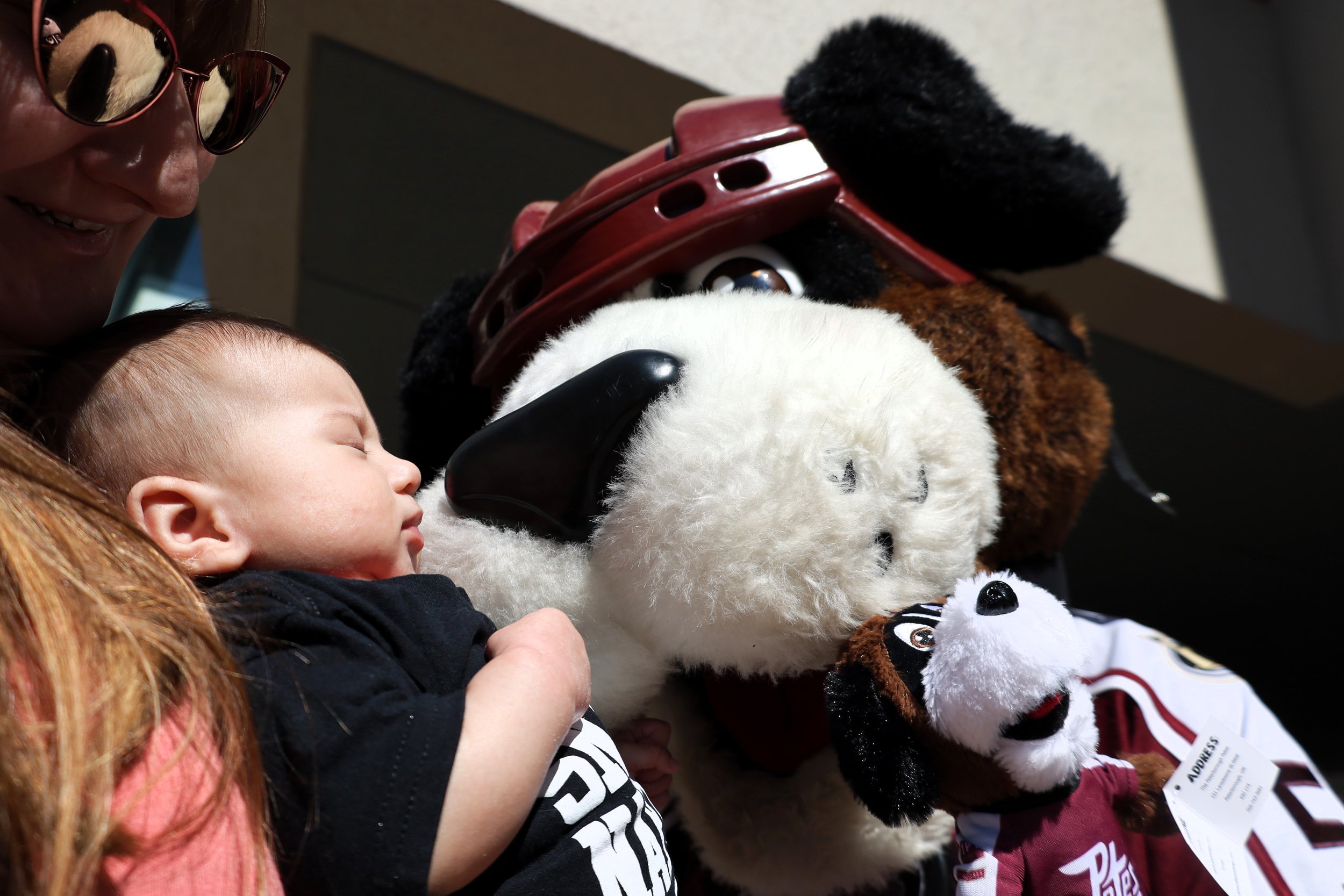 Roger meeting a young first-time Petes Fan. All photos by David Tuan Bui.