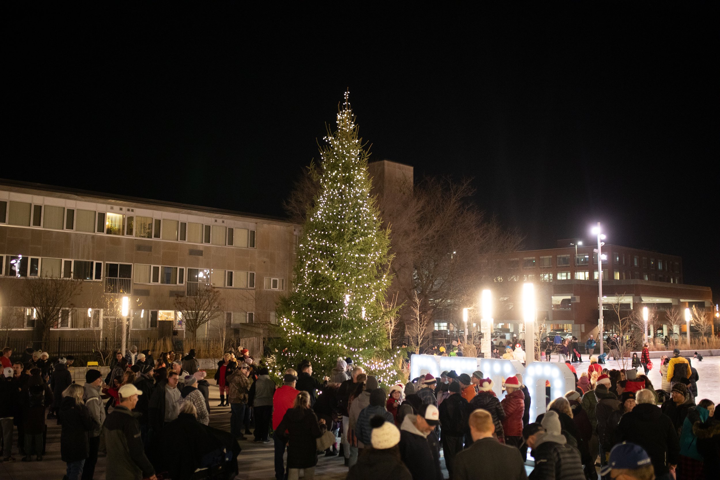 Quaker Foods City Square to Hold Third-Annual Tree Lighting Ceremony This Friday Evening