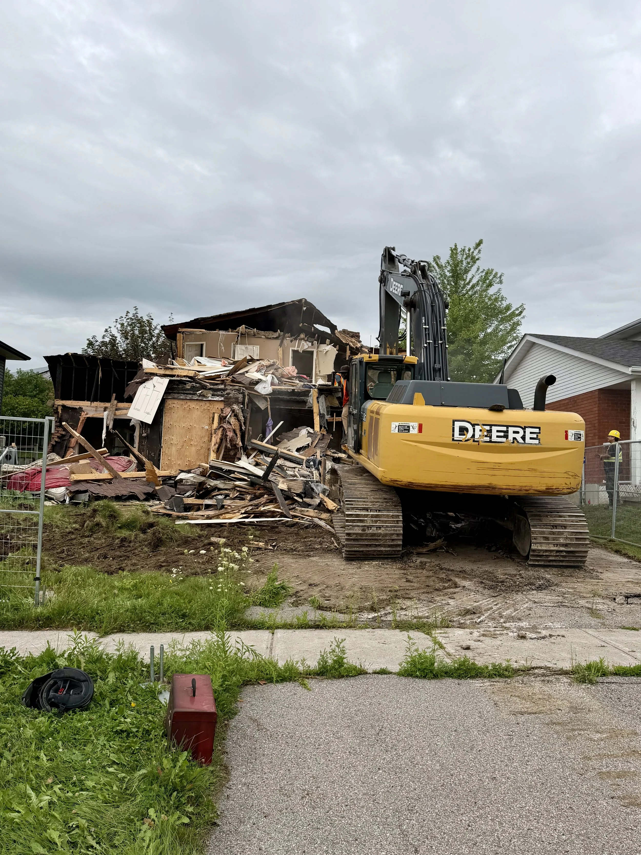 The Woodglade Boulevard property begins its final chapter as demolition gets underway Monday morning. (Photo by Scott Arnold)