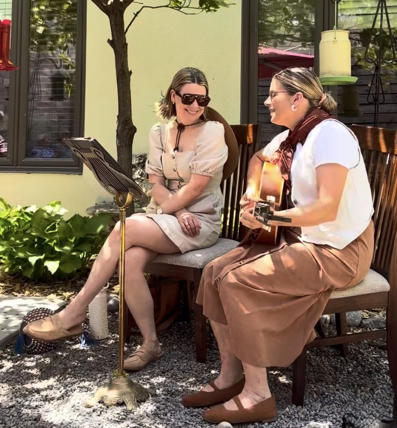 local musicians kate suhr and melissa payne treated residents at hospice ptbo with some amazing music