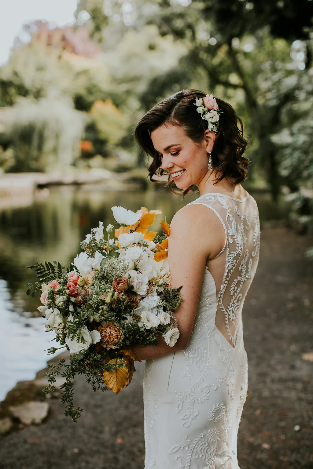 blush fall bridal bouquet and hair comb