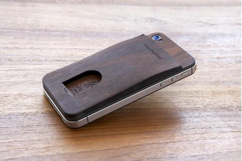 KILLSPENCER | iPhone 4/4S Precision Pocket Card Carrier
Atif Kazmi, porhomme.com
Kill­spencer intro­duceds their Pre­ci­sion Pock­et Card Car­ri­er for the iPhone 4 and 4S. It fea­tures a pret­ty con­ve­nient design as it’s built to pro­tect and giv…