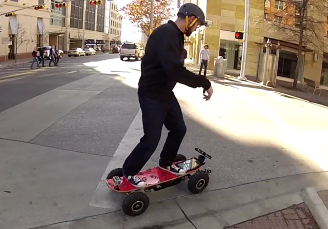 thisistheverge:

Chaotic Moon’s ‘Board of Awesomeness’ is a Kinect-controlled electric skateboard | The Verge