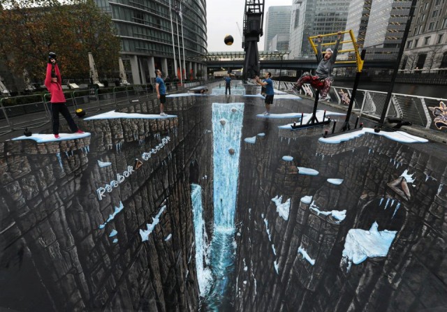 laughingsquid:

The World’s Largest 3D Street Painting by 3D Joe &amp; Max