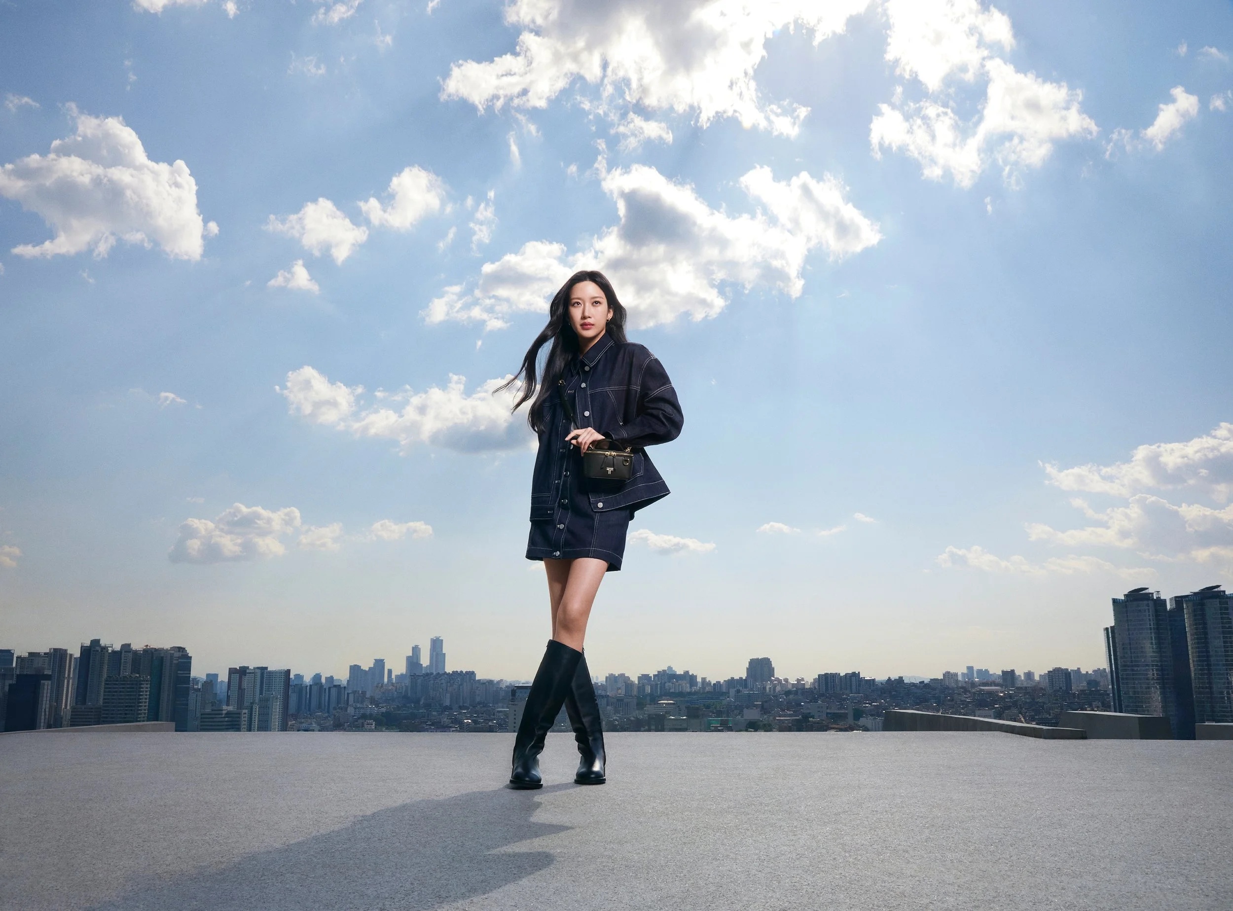FW24_KaYoung_TALENT_VoyageurLeather_LexMiniTrainCase_Black_1968_FINAL_RGB_72.jpg