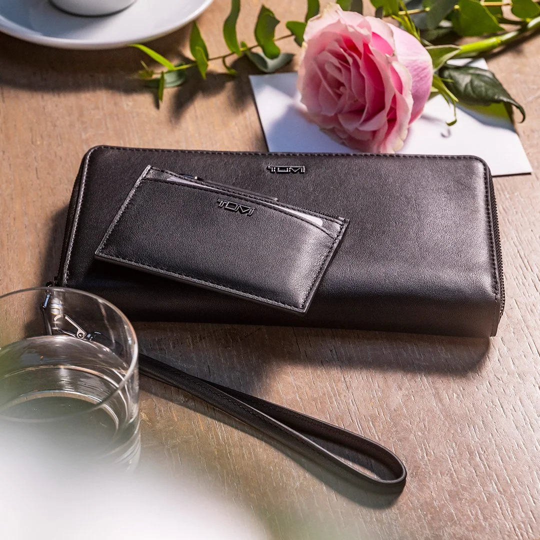 SS23_BeldenTravelWallet-and-ZipCardCase_Black_0057_v1_RGB_72dpi_1x1.jpg