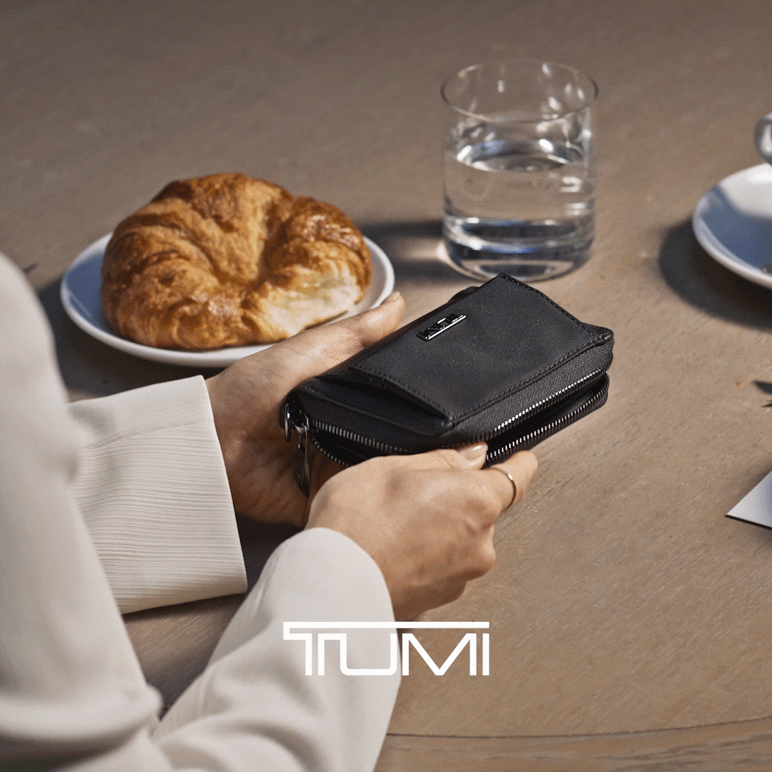 Voyageur_Trifold_Ziparound_restaurant_1080x1080.gif