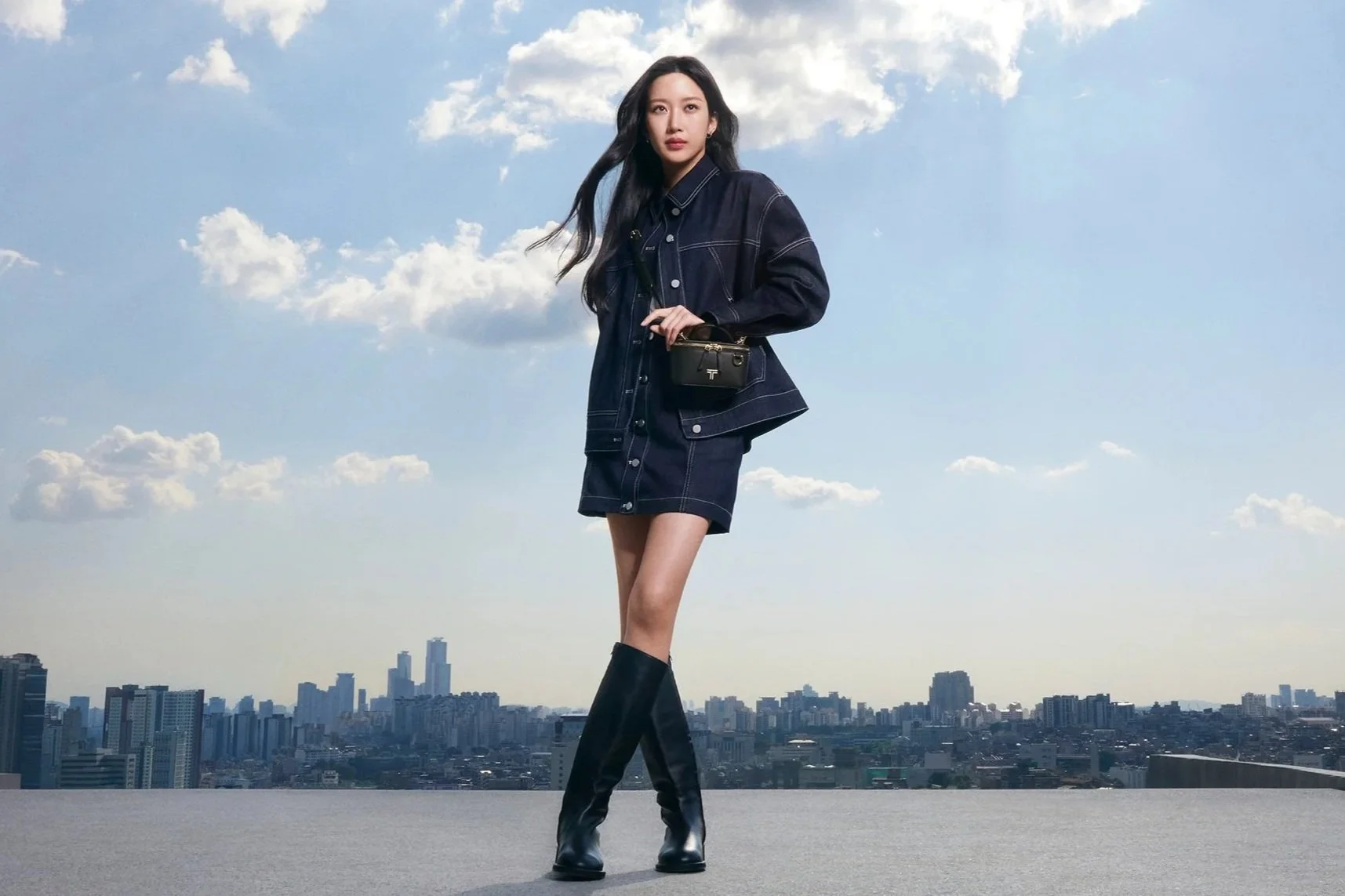 FW24_KaYoung_TALENT_VoyageurLeather_LexMiniTrainCase_Black_1968_FINAL_RGB_72.jpg