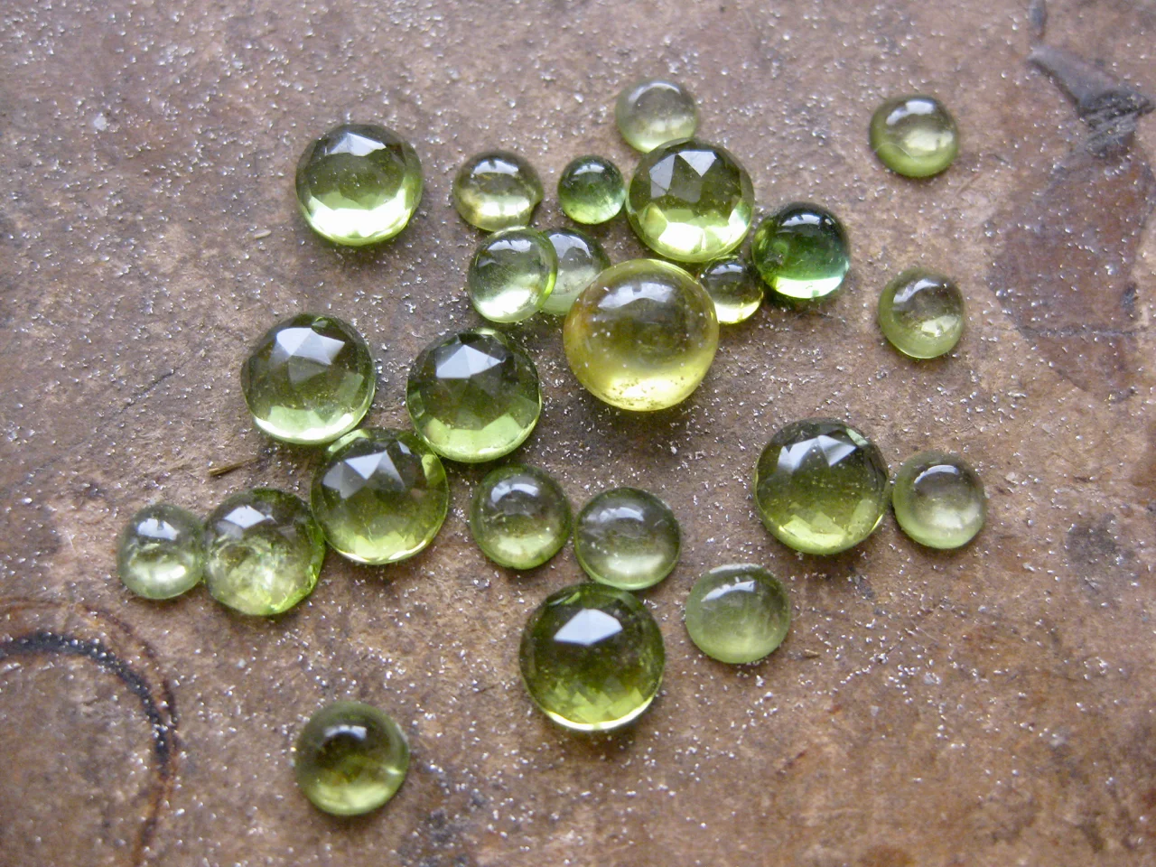 Dew drops of Peridot