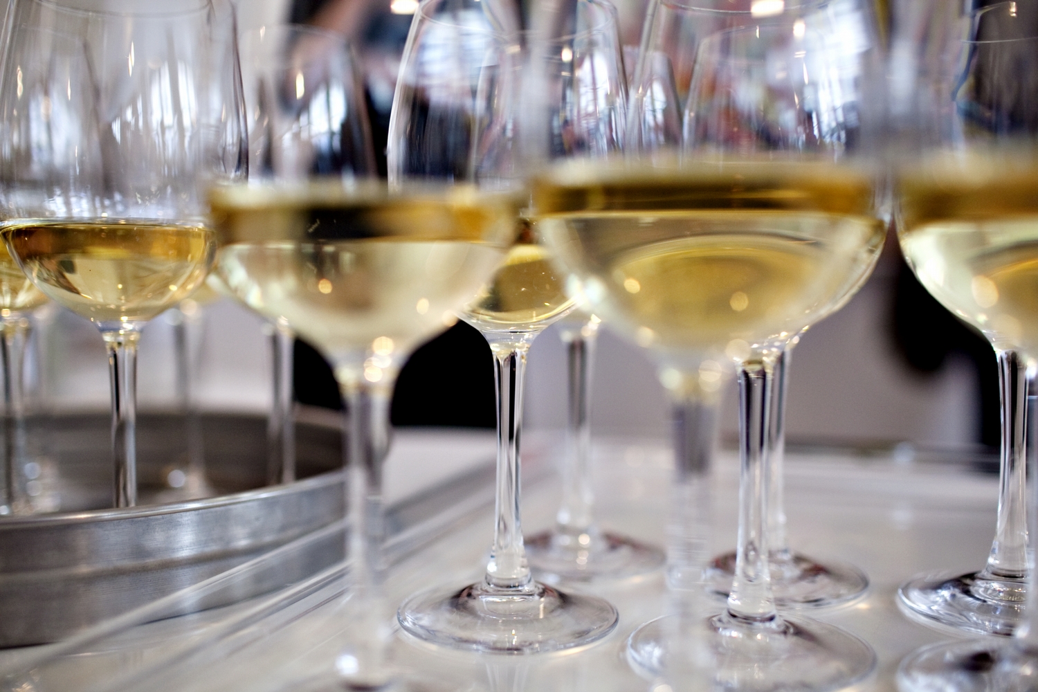 ...Sådan noget her får du også. Vin og Jong og Le og næsten-fredag. Det bli'r godt.