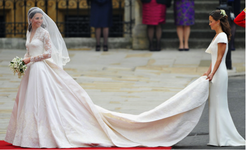 {Pippa and Kate on her big day} via