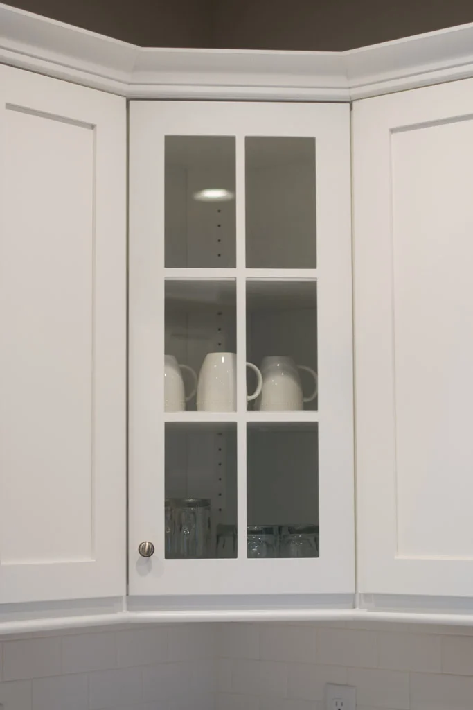 WhitePaintedCustomCabinetryDelaware (10).jpg