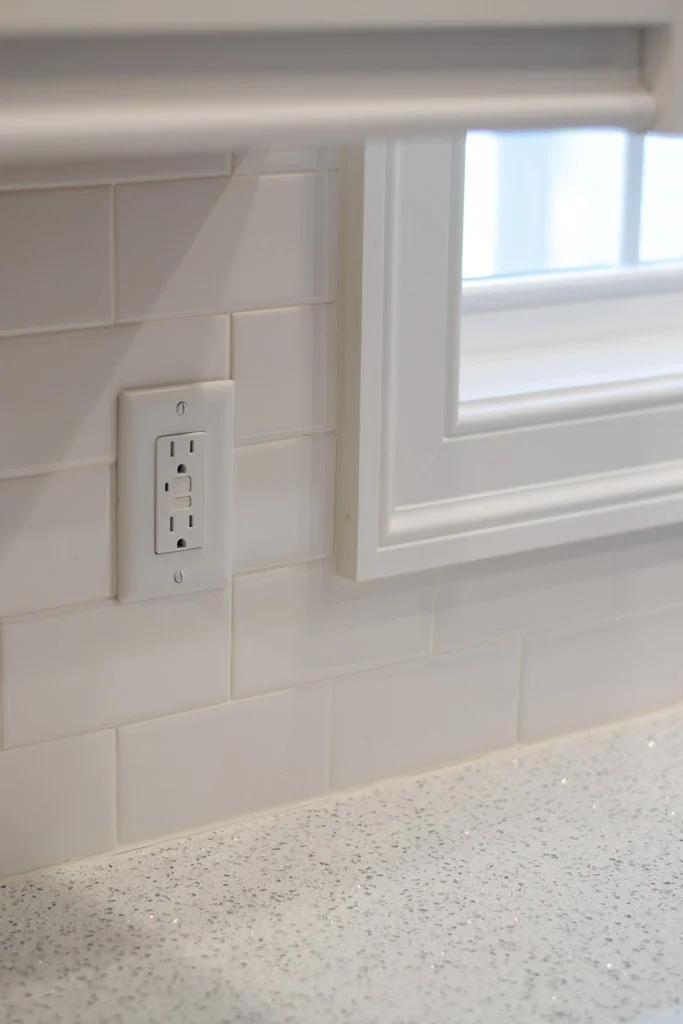 WhitePaintedCustomCabinetryDelaware (16).jpg