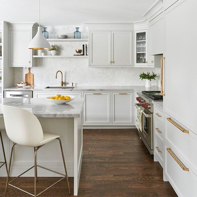 The finished product of our South Kingsway project! Swipe to see a progress shot | Design: @fohrdesignstudio | Contractor: @jomarcarpentry | Photography: @stephanibuchmanphoto
.
.
.
.
.
#fohrdesignstudio #fdsprojectsouthkingsway #fohrinteriors #kitch