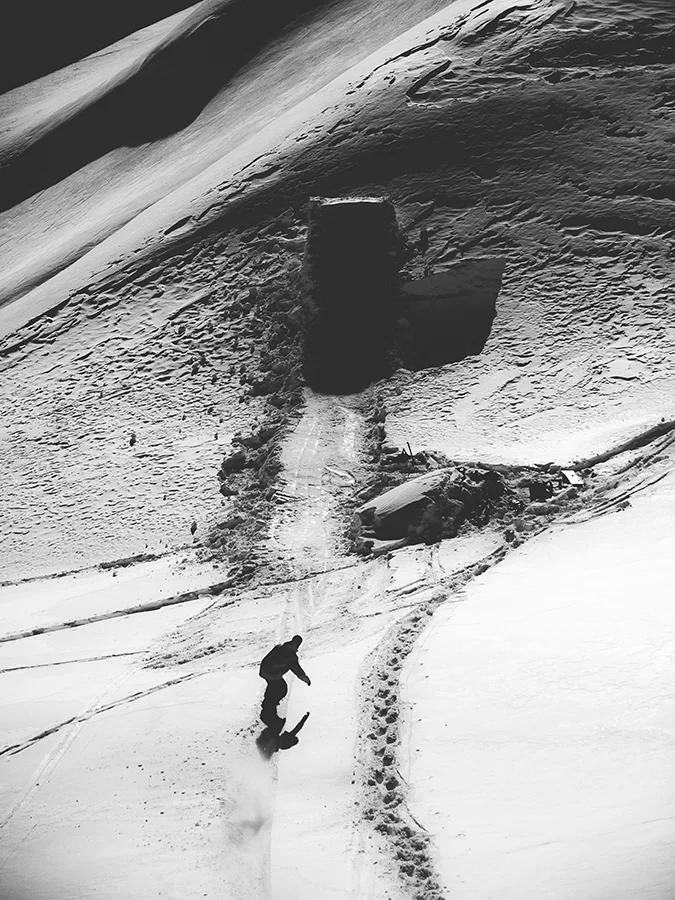 MarioKaeppeli_WeOutThere_Snowboard_SilvanoZeiter.jpg