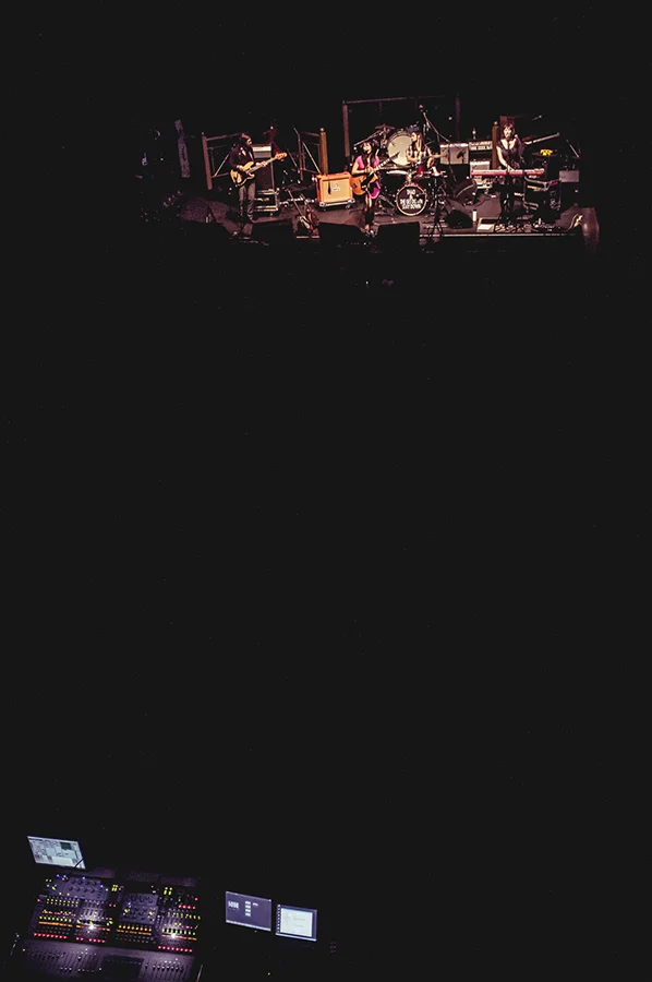 Thao&TheGetDownStayDown_live_supporting_act_lumineers_concert_zurich_silvanozeiter.jpg