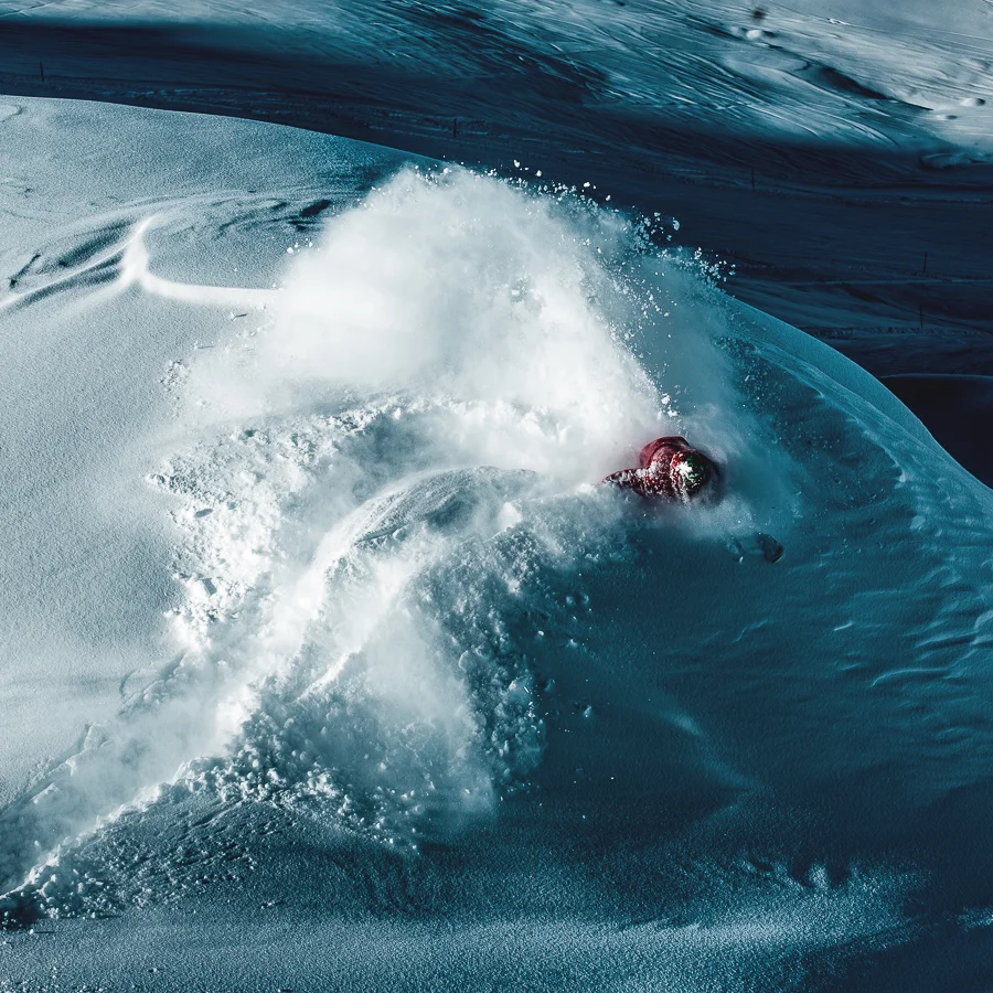 NicolasMüller_Project_Snowboarding_Spray_SilvanoZeiter_2.jpg