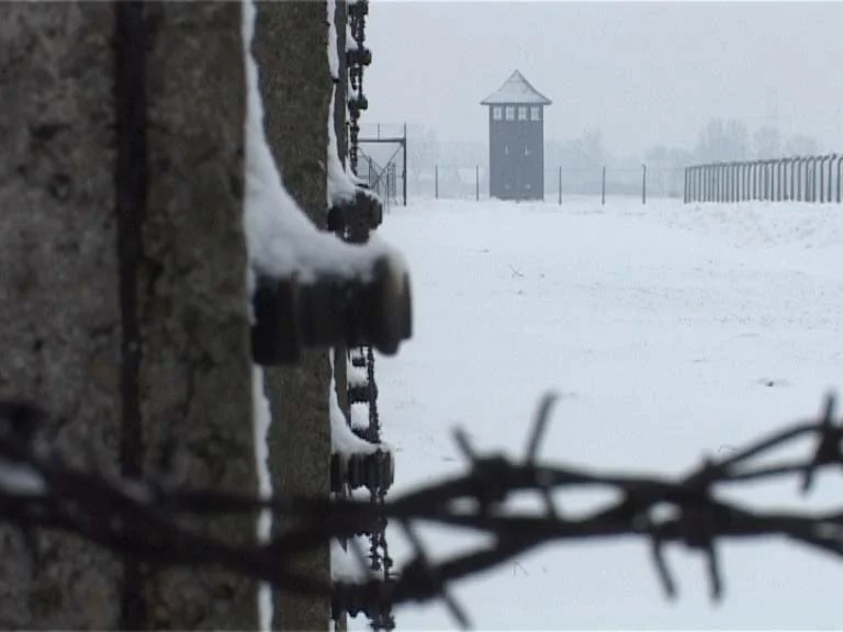 Auschwitz_LOVE (3).jpg