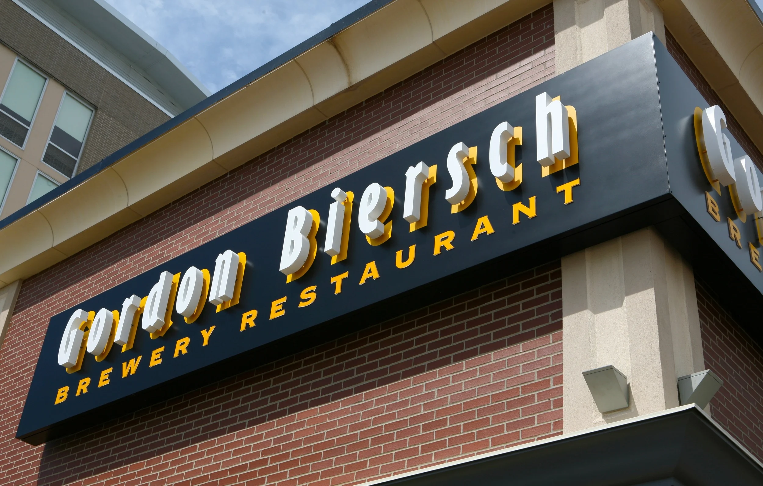 Gordon Biersch Restaurant