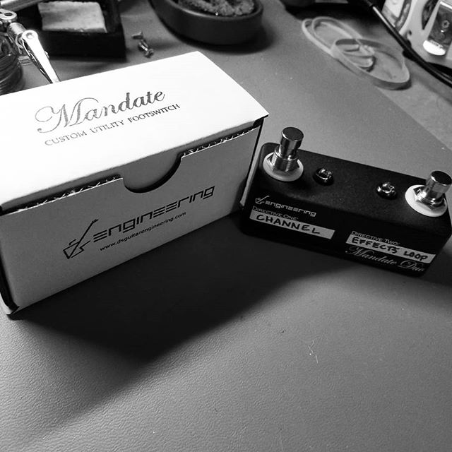 I just finished up this Mandate Duo to replace a customer's massive 3-button footswitch for his Super Sonic 60. There's a toggle on the back for Channel 1 mode, just in case. 😉