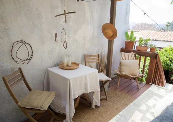 upperporch_wabisabiwelcome_juliepointeradams_goodwin_pennyweight_converse.jpg