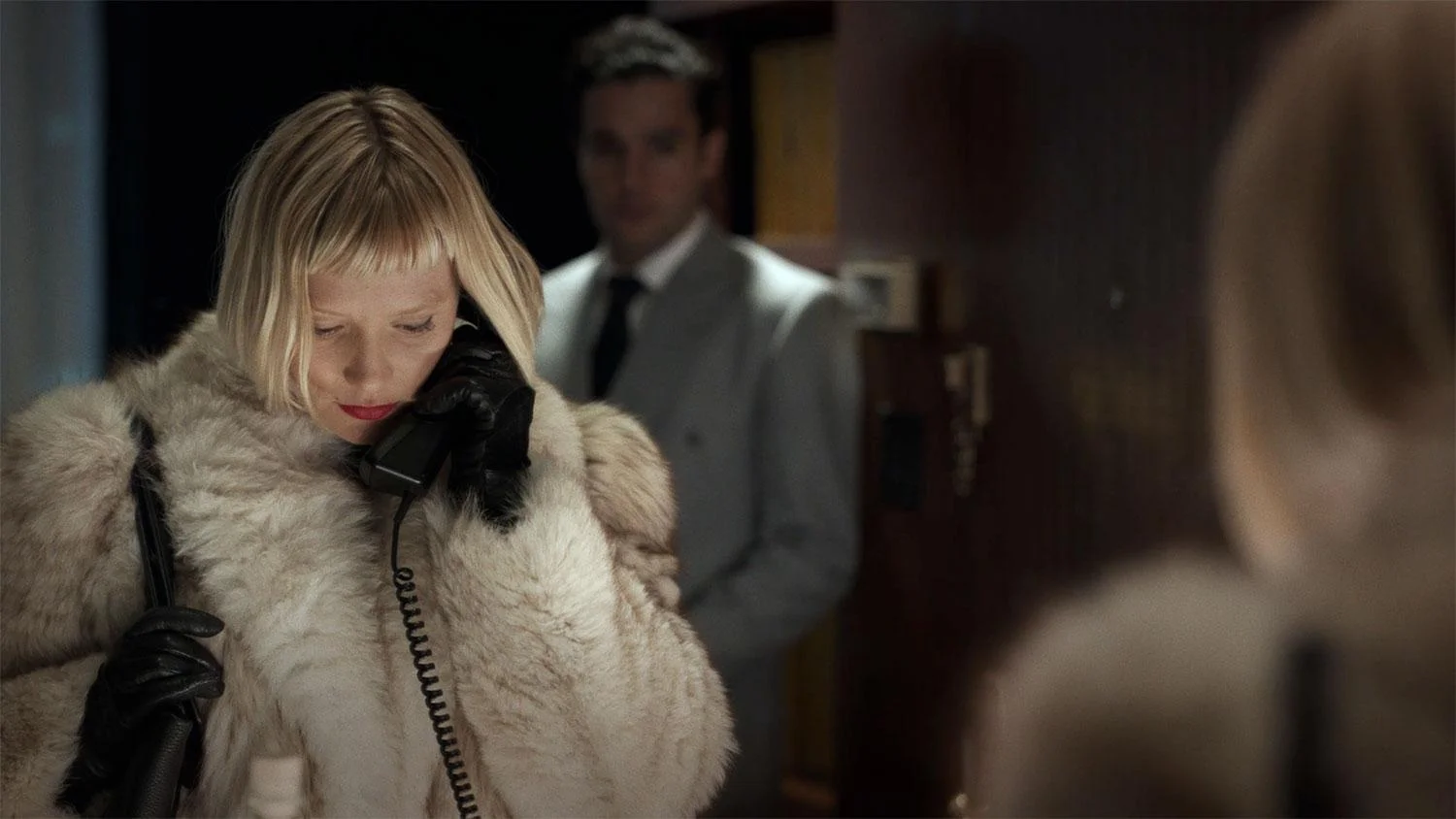 Piercing-Mia-Wasikowska.jpg