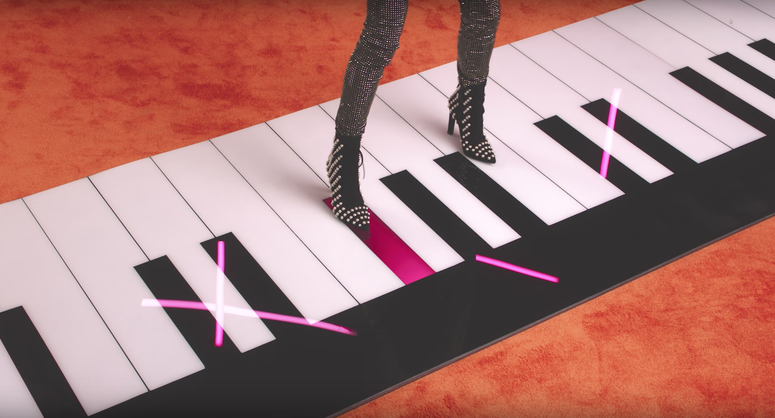 StVincentPiano 2.png