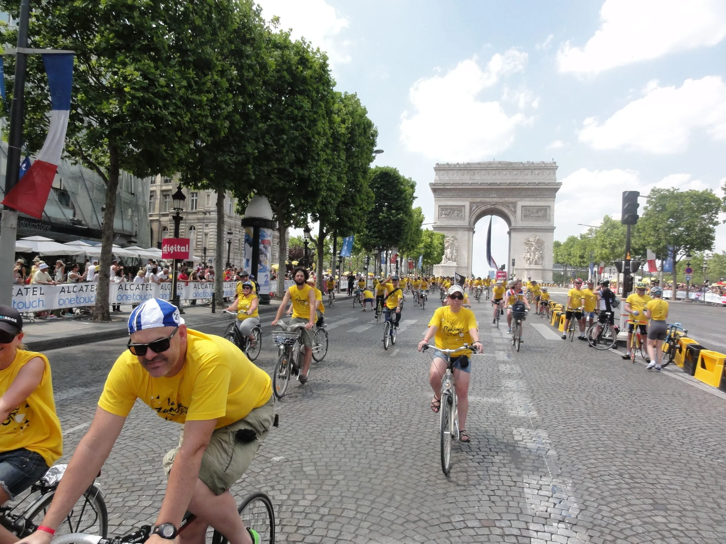 Coming down the Champs-Elysees was a special moment. The crowd was already 6 deep in places and like the MCG on boxing day- to stand on the hallowed ground was fairly awesome! (plus look at the hipster to the left- french cool at it's best!)
