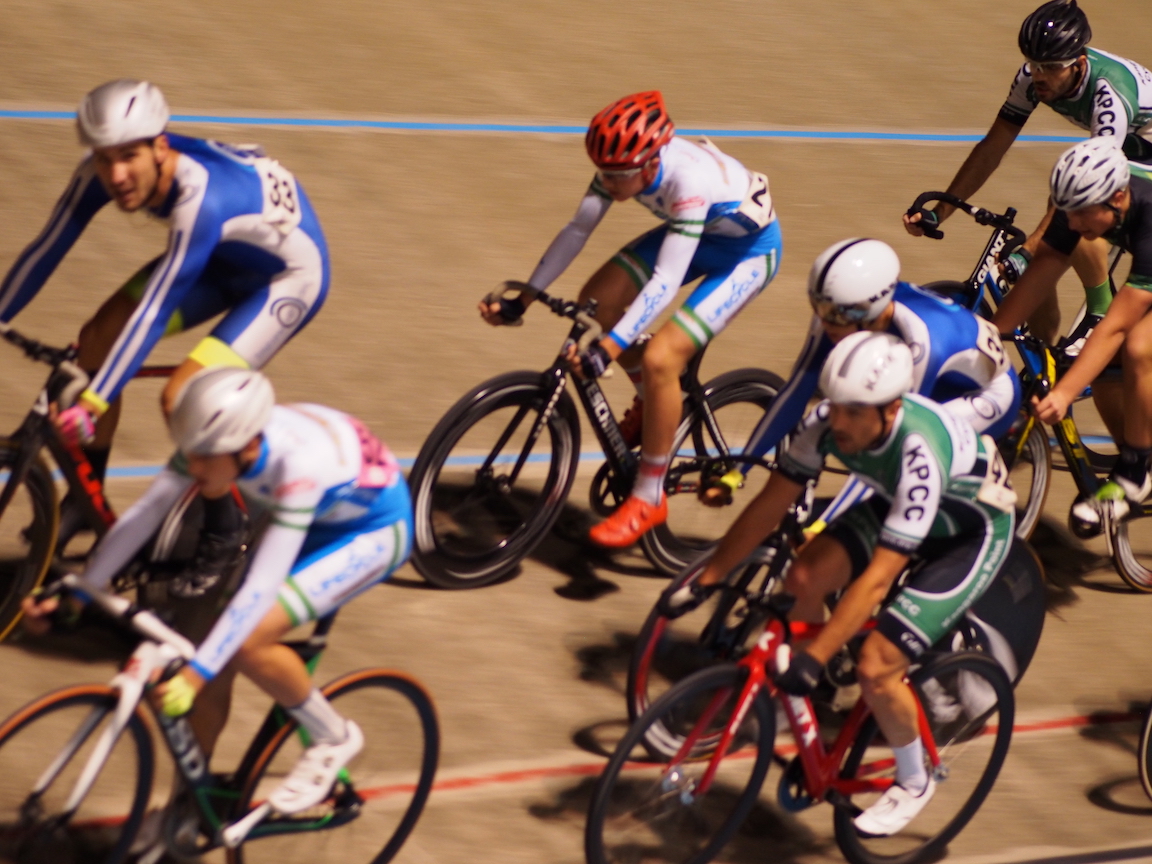 Shane in amongst it during the Scratch Race