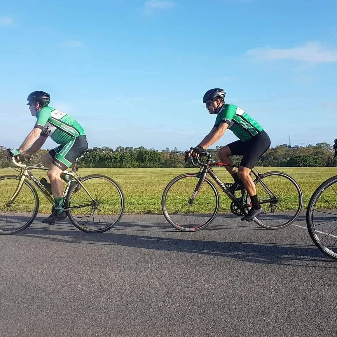 On Thursdays KPCC members run Fitter Faster, a weekly 45 minute session aimed at getting fitter and faster on the bike! Another great turnout for this weeks training session with many PR's and goals being met! #clublife #greenwhiteblack #kangaroopointcc #championsystem #kpcc #fitterfaster #auscyclingqueensland