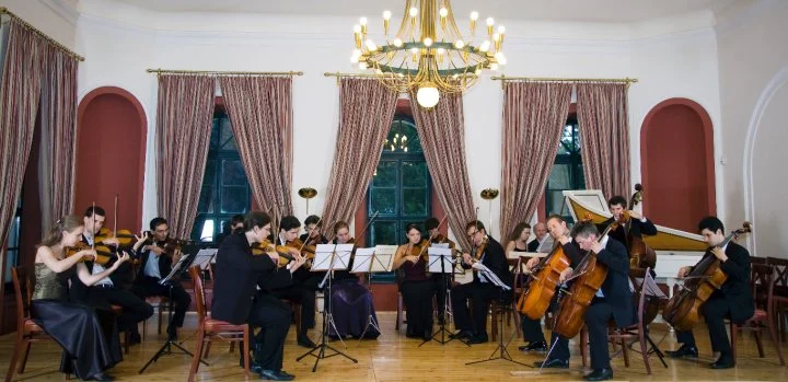 Az ANIMA MUSICAE KAMARAZENEKAR bemutatkozó hangversenye<br><sub><i>Corelli, Grieg, Mozart és Mendelssohn művei</i></sub>