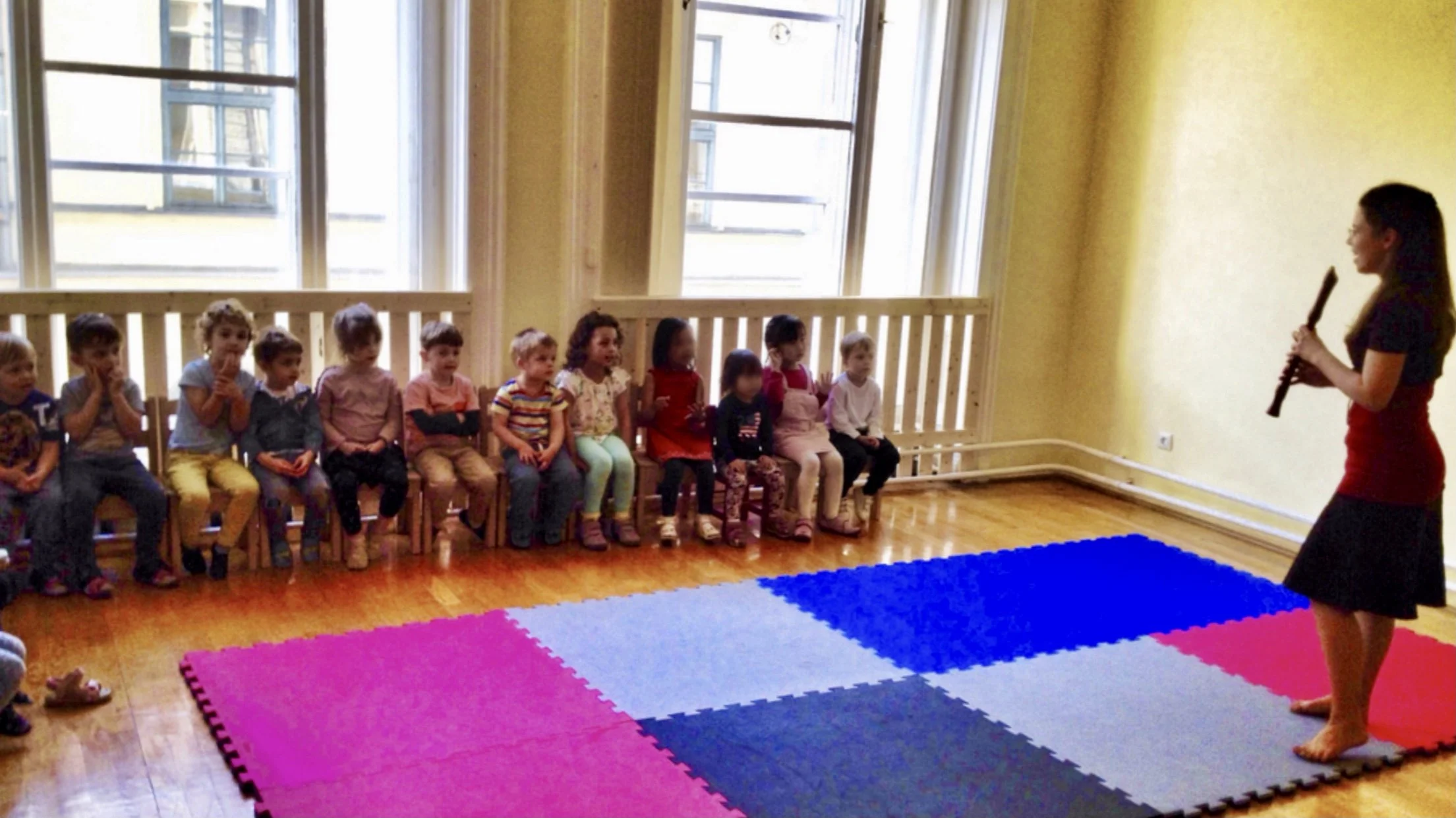 A PAPUCSSZAGGATÓ KIRÁLYKISASSZONYOK - MOCORGÓ KONCERT 