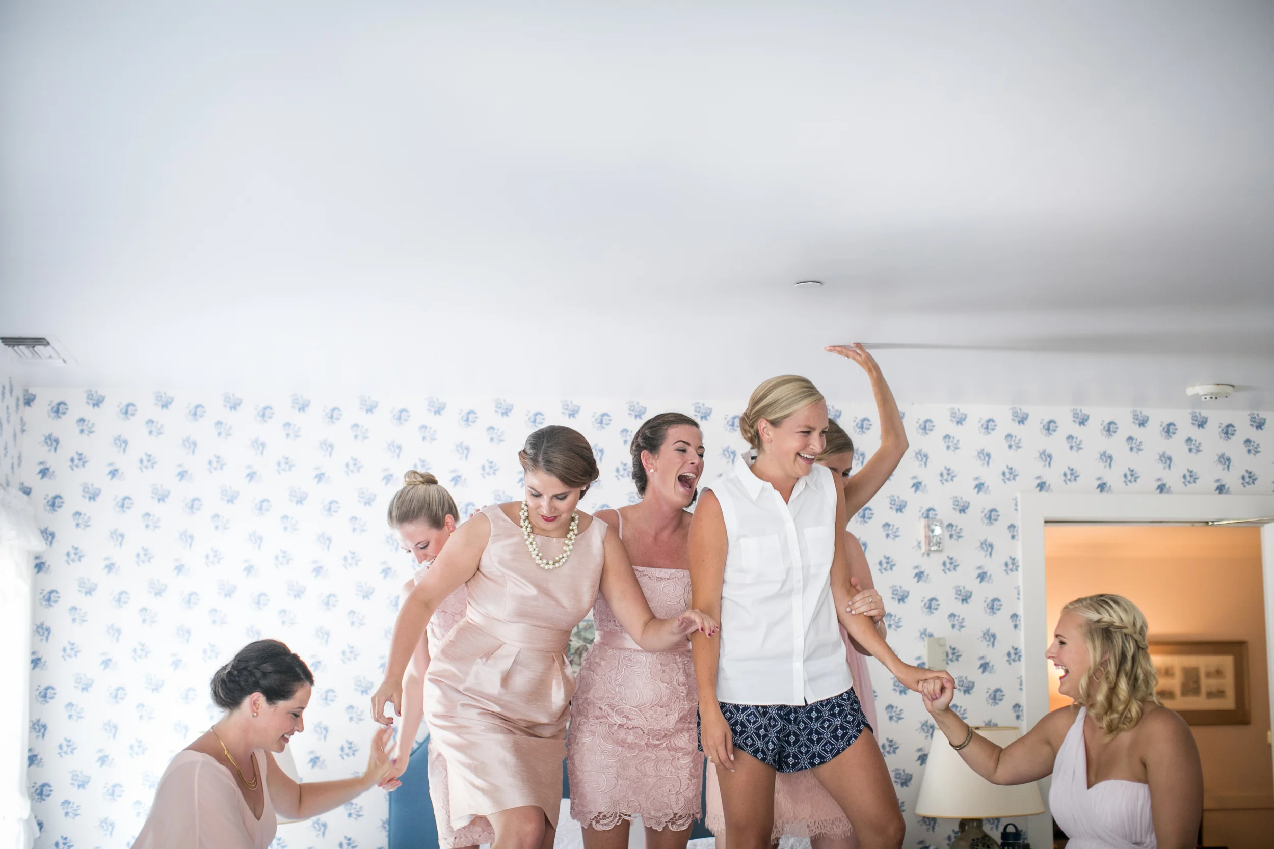 Tips to enhance the "Getting Ready" photographs of your wedding day